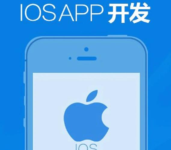 服务器机房内，工程师正在维护服务器